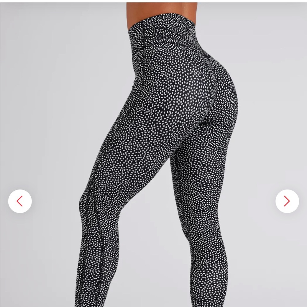 Size medium buffbunny legacy leggings! Brand new condition! Sold out online!